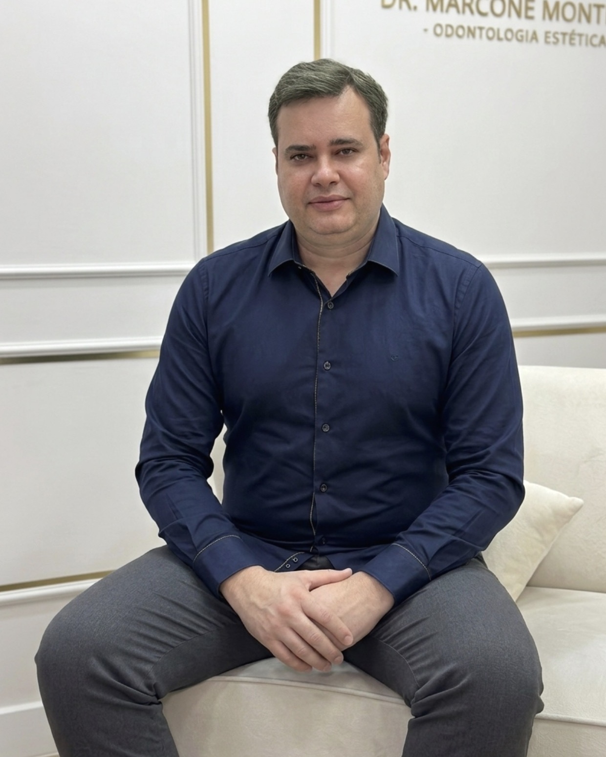 Dr. Marcone Monteiro no consultório
